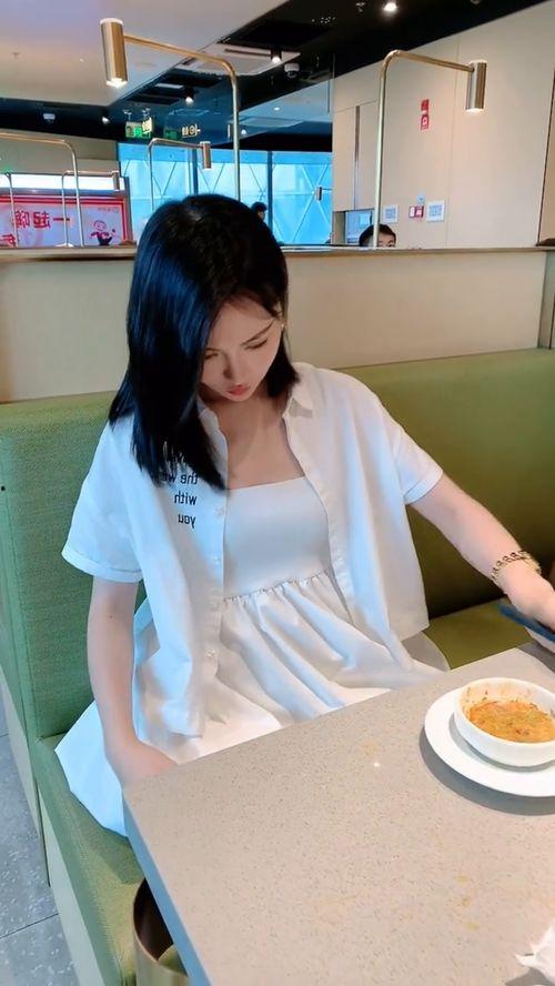 娱乐吃瓜酱清洗白衣服